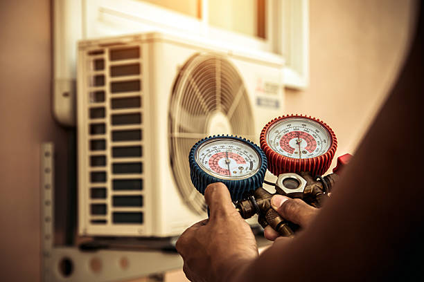 Professional Ac Installation technician working in Alton, TX